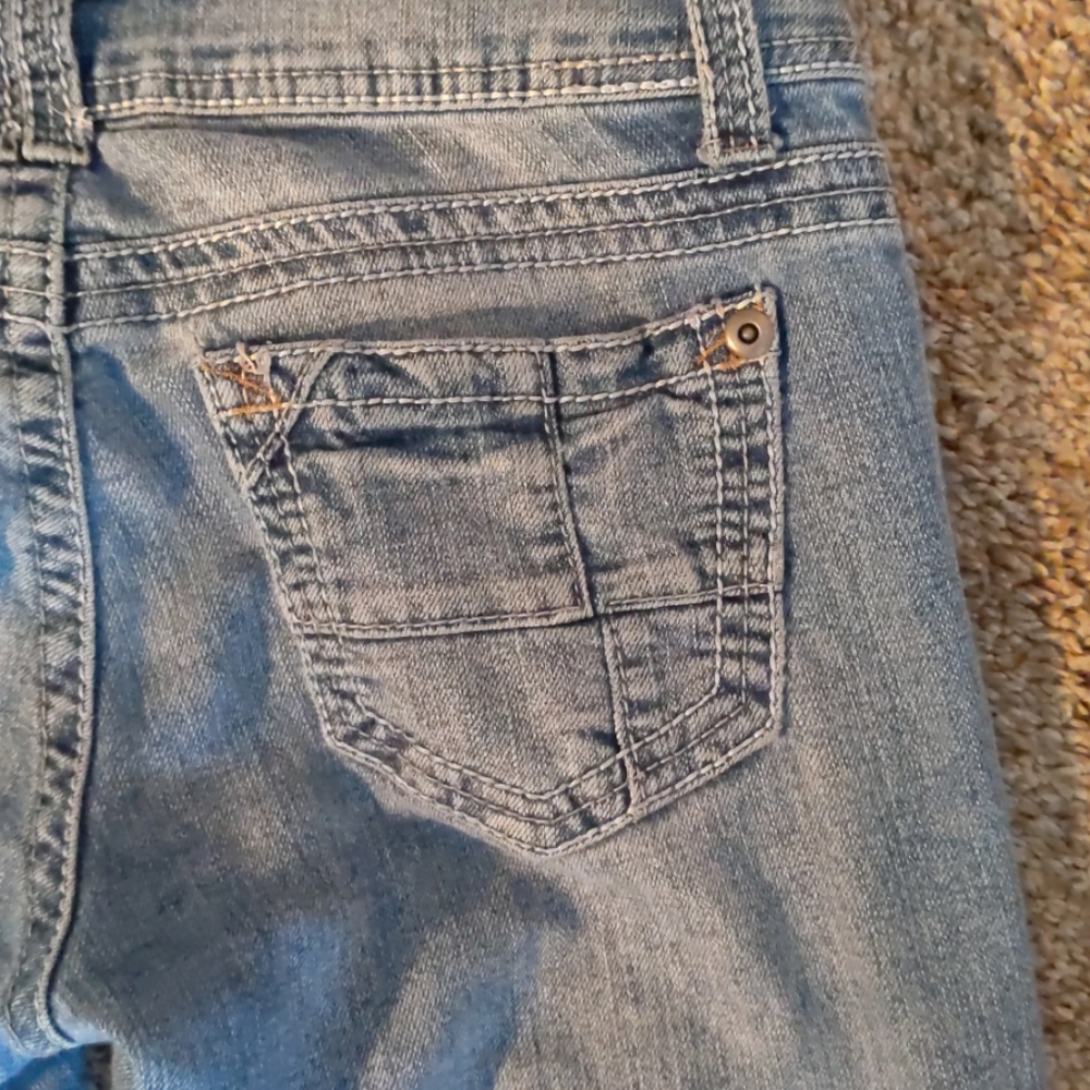 No Boundaries Faded Button Fly Jeans . Size 3 - Picture 9 of 12